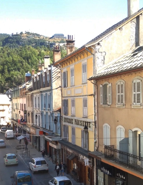  BRIANÇON, RUE SAINTE CATHERINE : Commune française située dans le département des Hautes-Alpes FRANCE. 