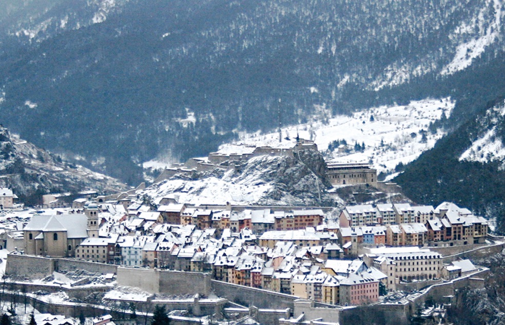  SECTEUR SAUVEGARDÉ DE FRANCE DE BRIANÇON, le seul des Hautes-Alpes : Depuis le 5 février 1987, sous l'égide de la loi André Malraux du 4 août 1962. On en compte 105 en France, dont 7 en région PACA, dont Briançon (Aix-en-Provence, Avignon, Arles, Briançon, Grasse, Menton, Nice). 
