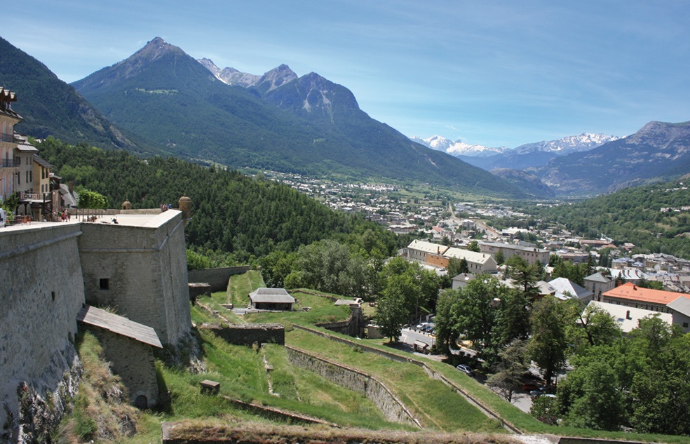  Briançon, chef d’œuvre de la fortification de montagne, inscrite au patrimoine mondial de l'humanité par l’Unesco. 